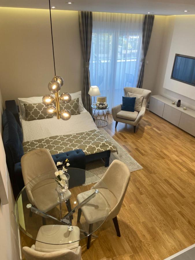 Tiffany Lux Apartment เทรบินเย ภายนอก รูปภาพ