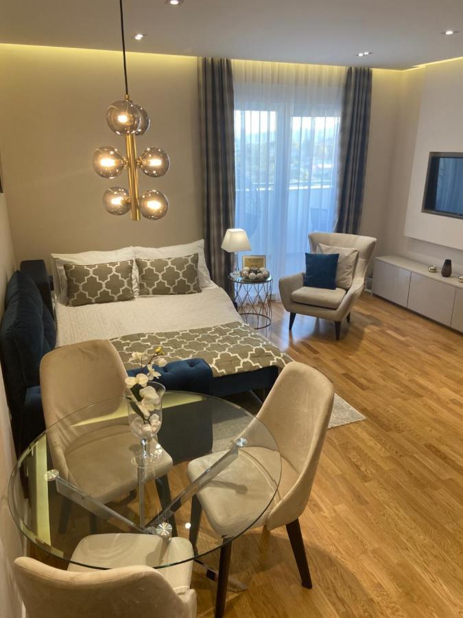 Tiffany Lux Apartment เทรบินเย ภายนอก รูปภาพ