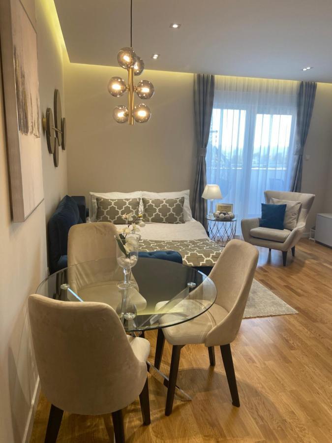 Tiffany Lux Apartment เทรบินเย ภายนอก รูปภาพ