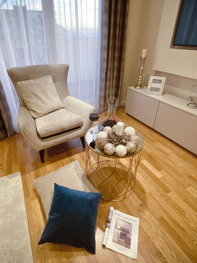 Tiffany Lux Apartment เทรบินเย ภายนอก รูปภาพ