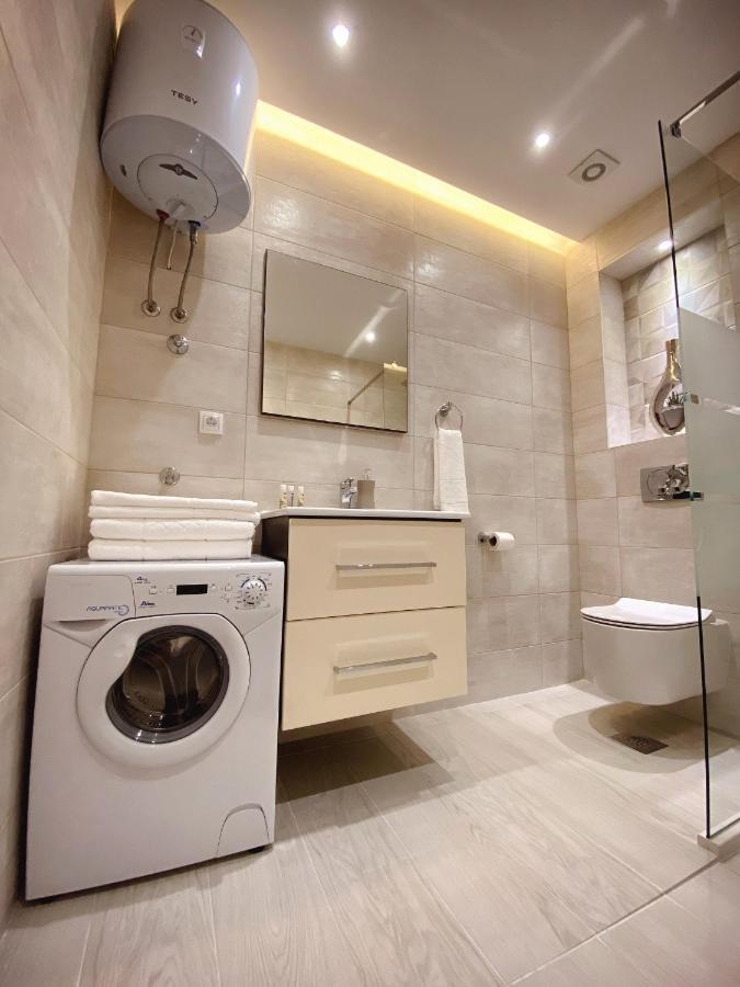 Tiffany Lux Apartment เทรบินเย ภายนอก รูปภาพ