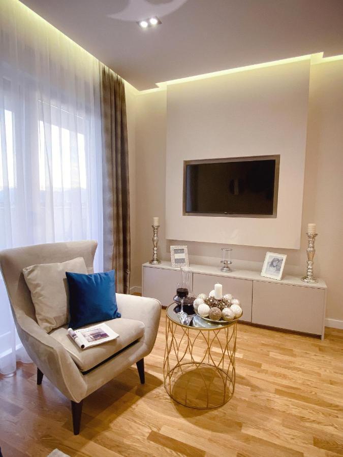 Tiffany Lux Apartment เทรบินเย ภายนอก รูปภาพ