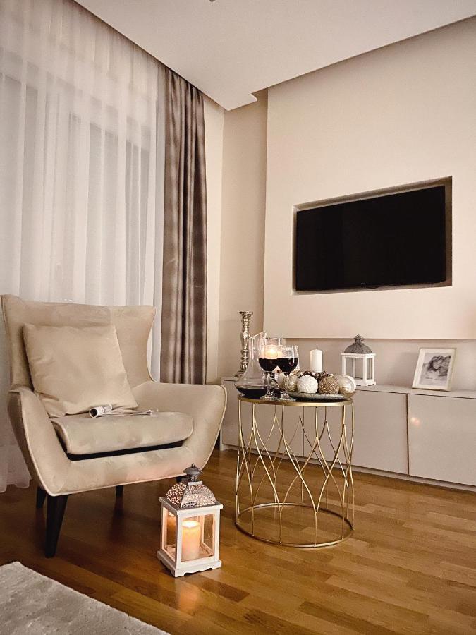 Tiffany Lux Apartment เทรบินเย ภายนอก รูปภาพ