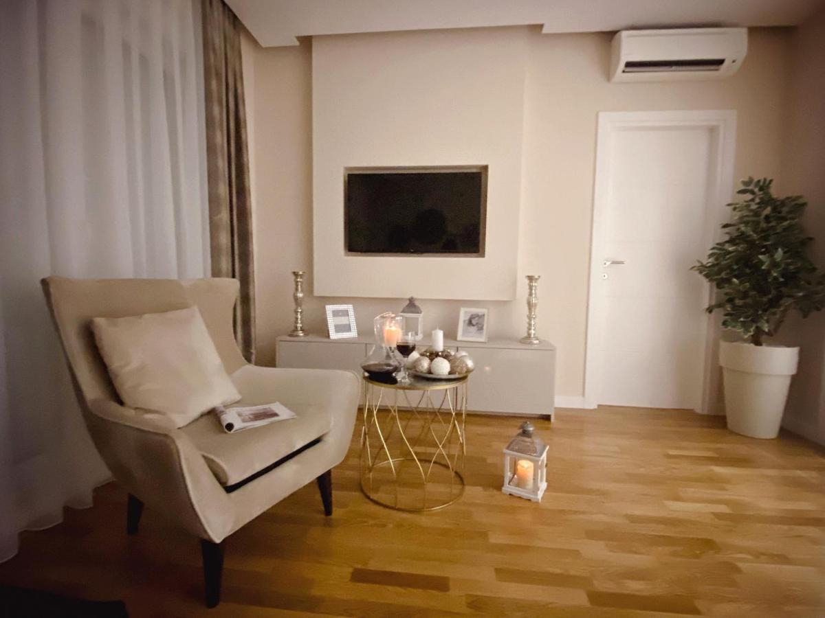 Tiffany Lux Apartment เทรบินเย ภายนอก รูปภาพ