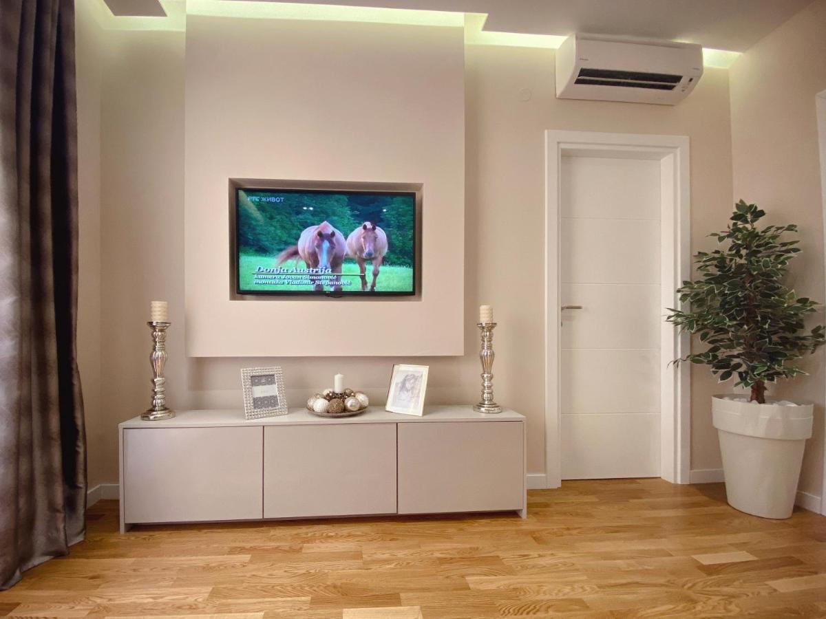 Tiffany Lux Apartment เทรบินเย ภายนอก รูปภาพ